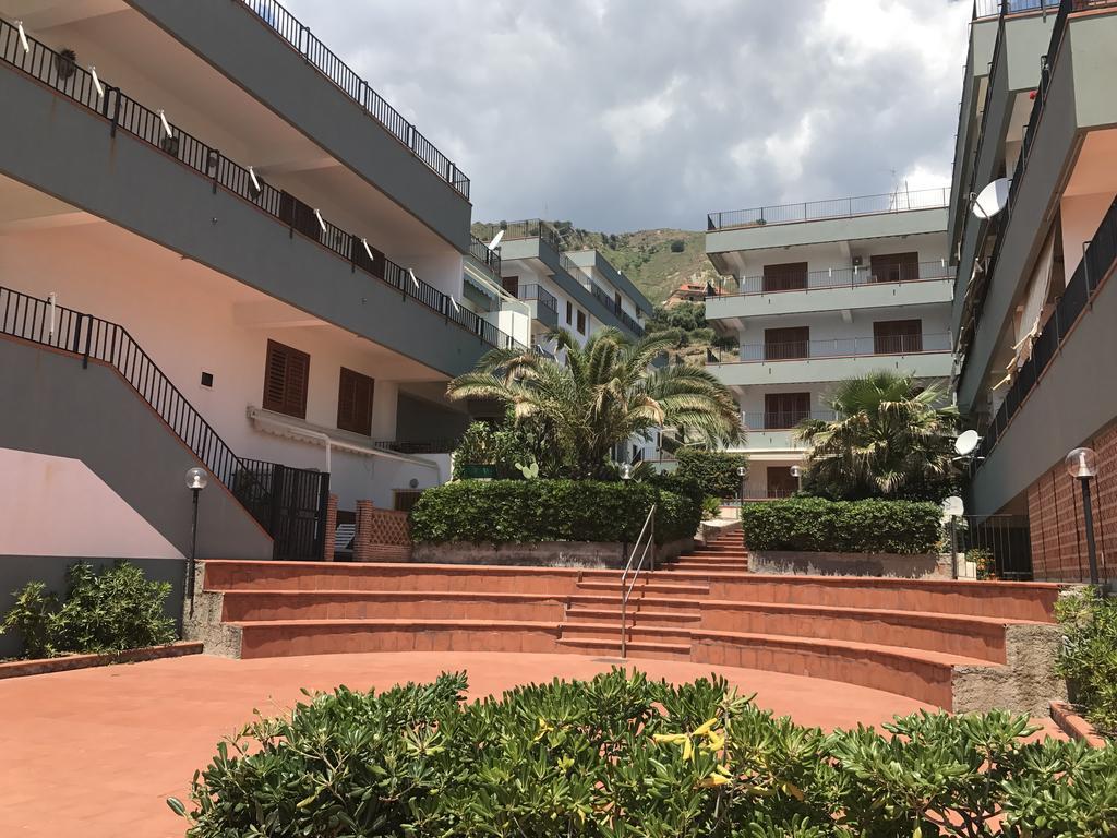 Casa Paloma Apartment Letojanni Bagian luar foto
